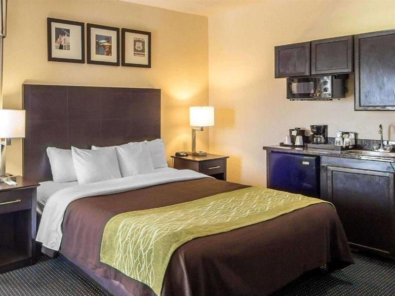 Quality Inn Tulsa-Downtown West Extérieur photo