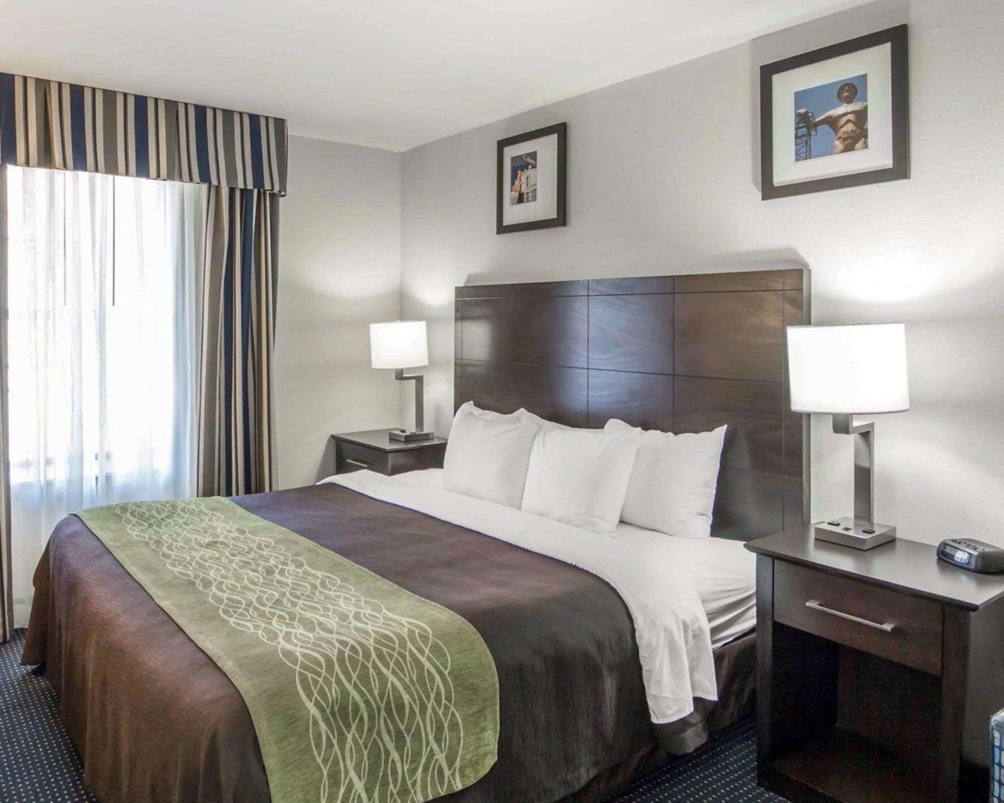 Quality Inn Tulsa-Downtown West Extérieur photo