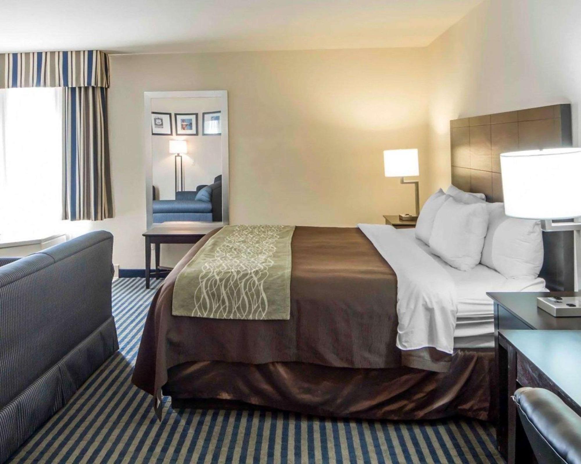 Quality Inn Tulsa-Downtown West Extérieur photo