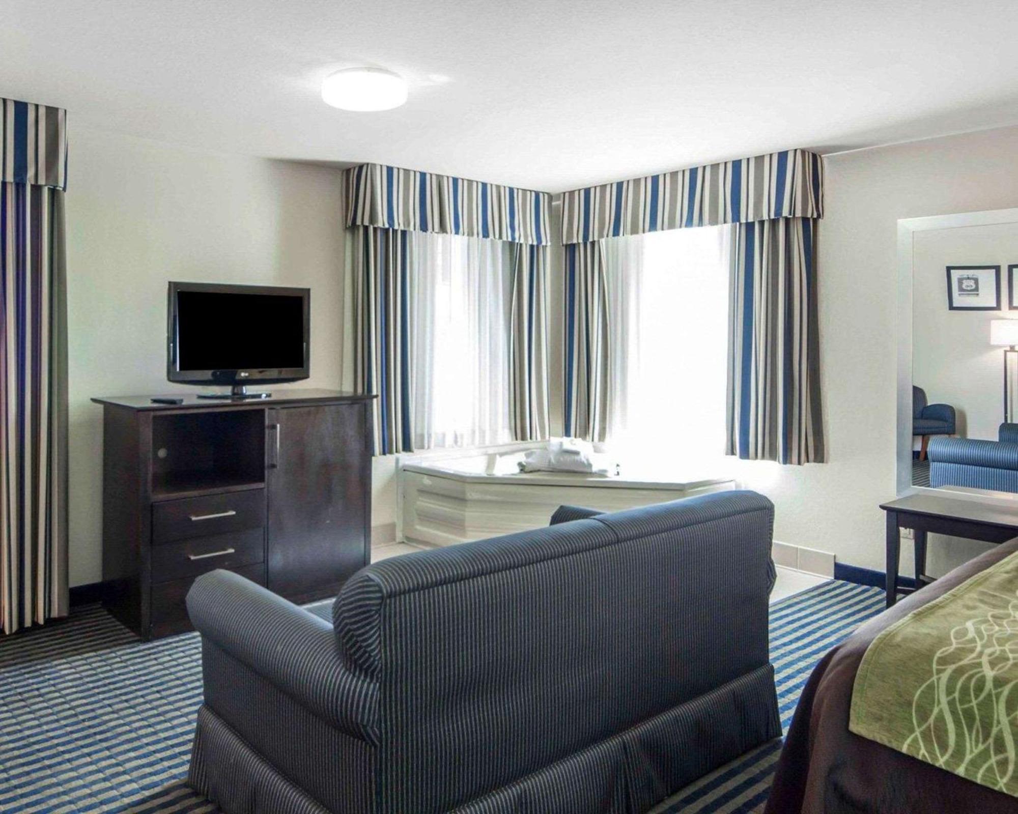 Quality Inn Tulsa-Downtown West Extérieur photo