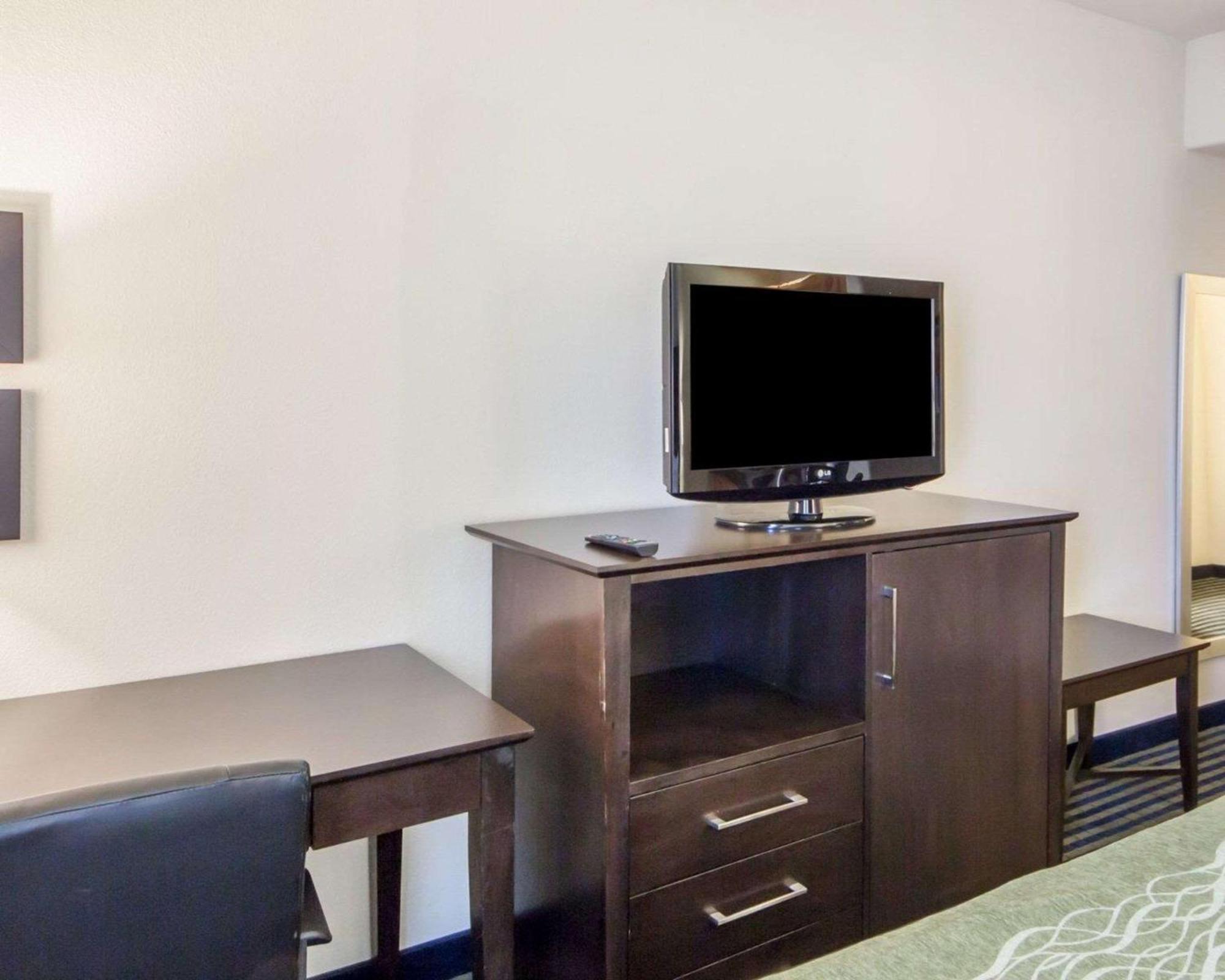Quality Inn Tulsa-Downtown West Extérieur photo