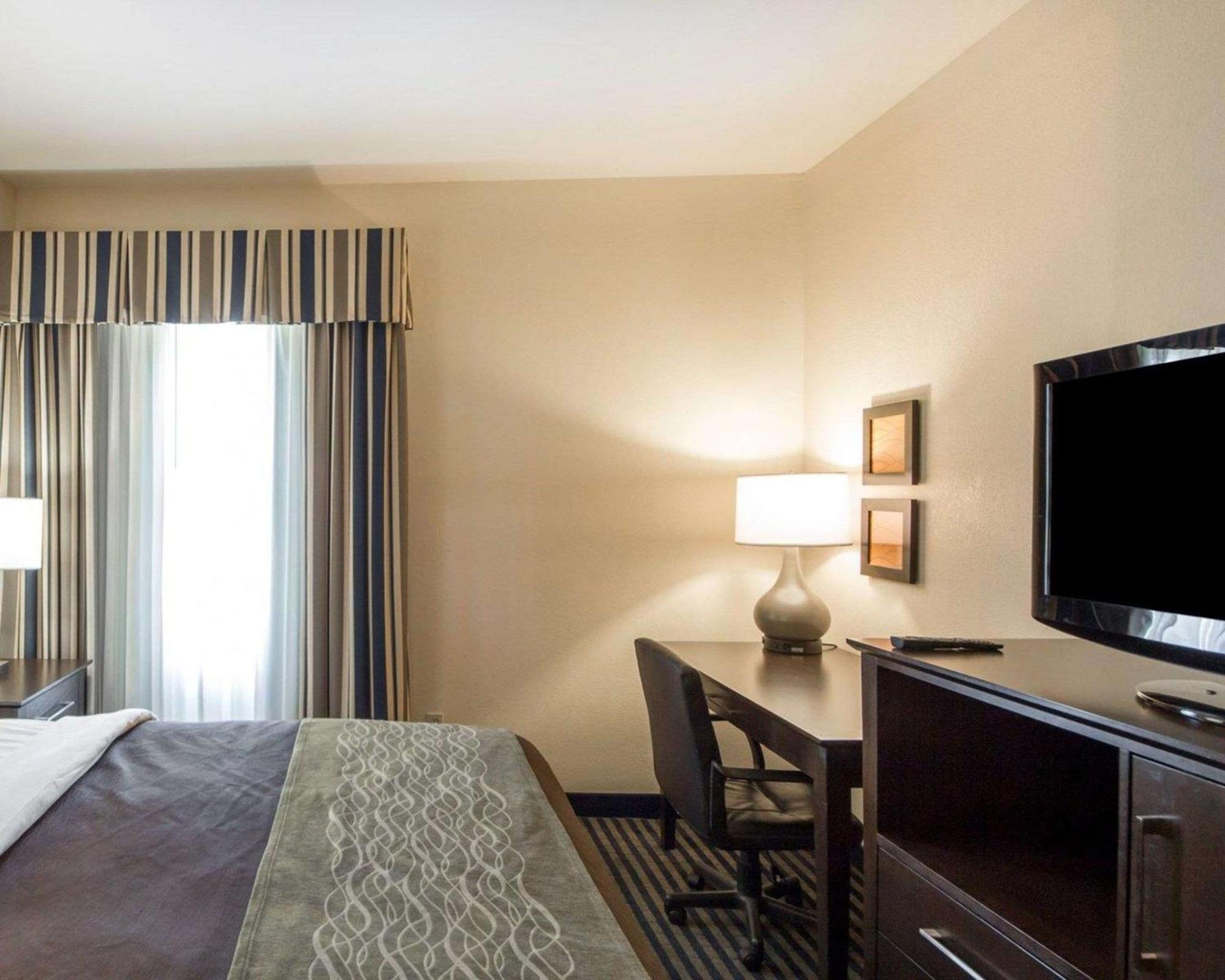 Quality Inn Tulsa-Downtown West Extérieur photo