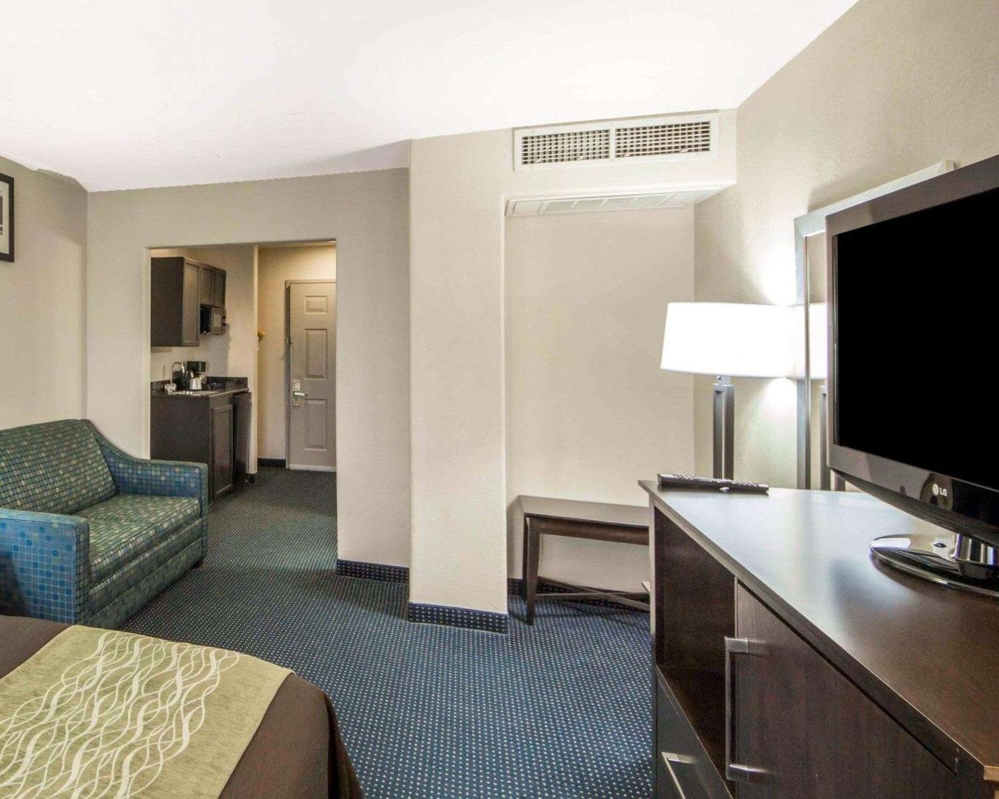 Quality Inn Tulsa-Downtown West Extérieur photo