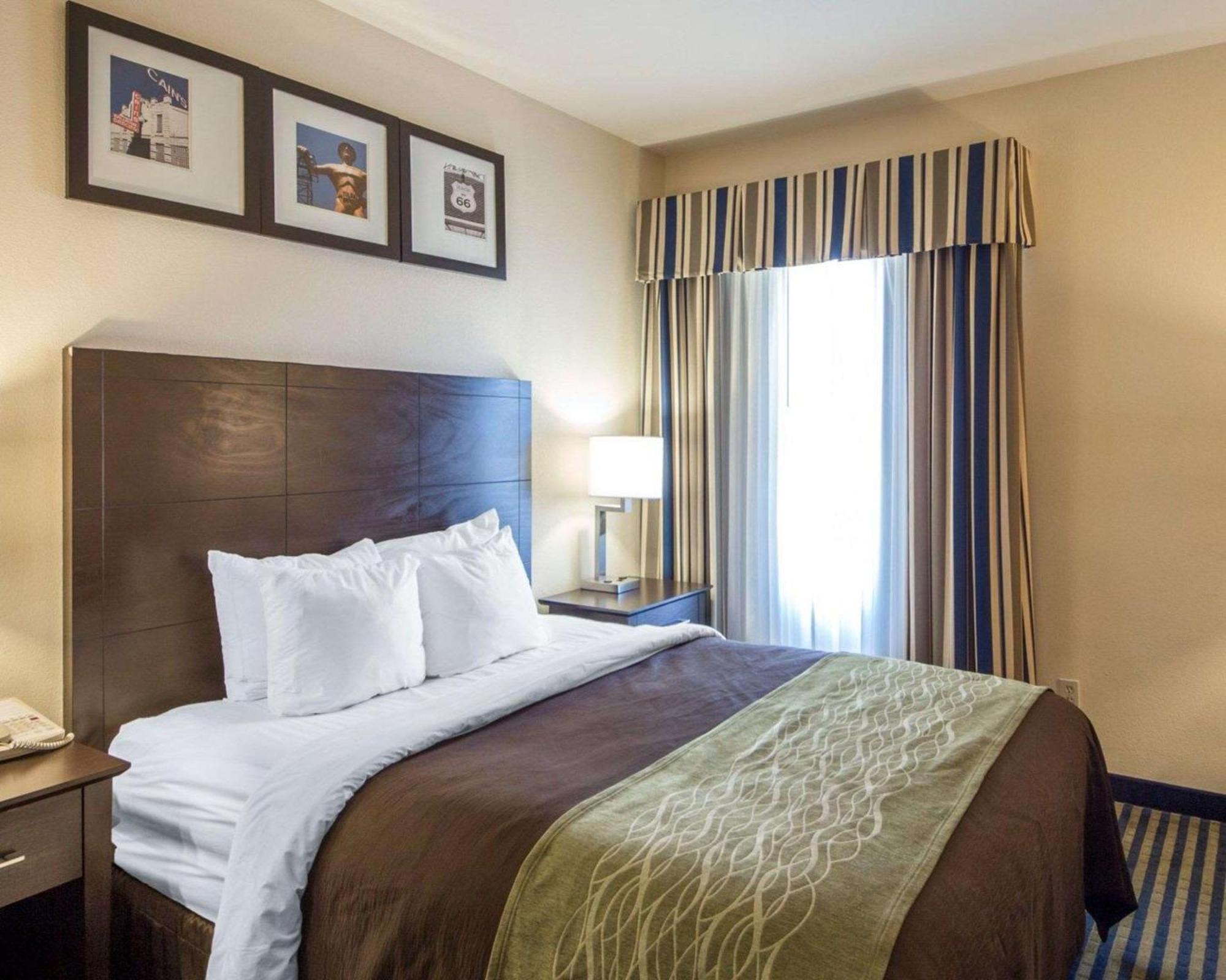 Quality Inn Tulsa-Downtown West Extérieur photo