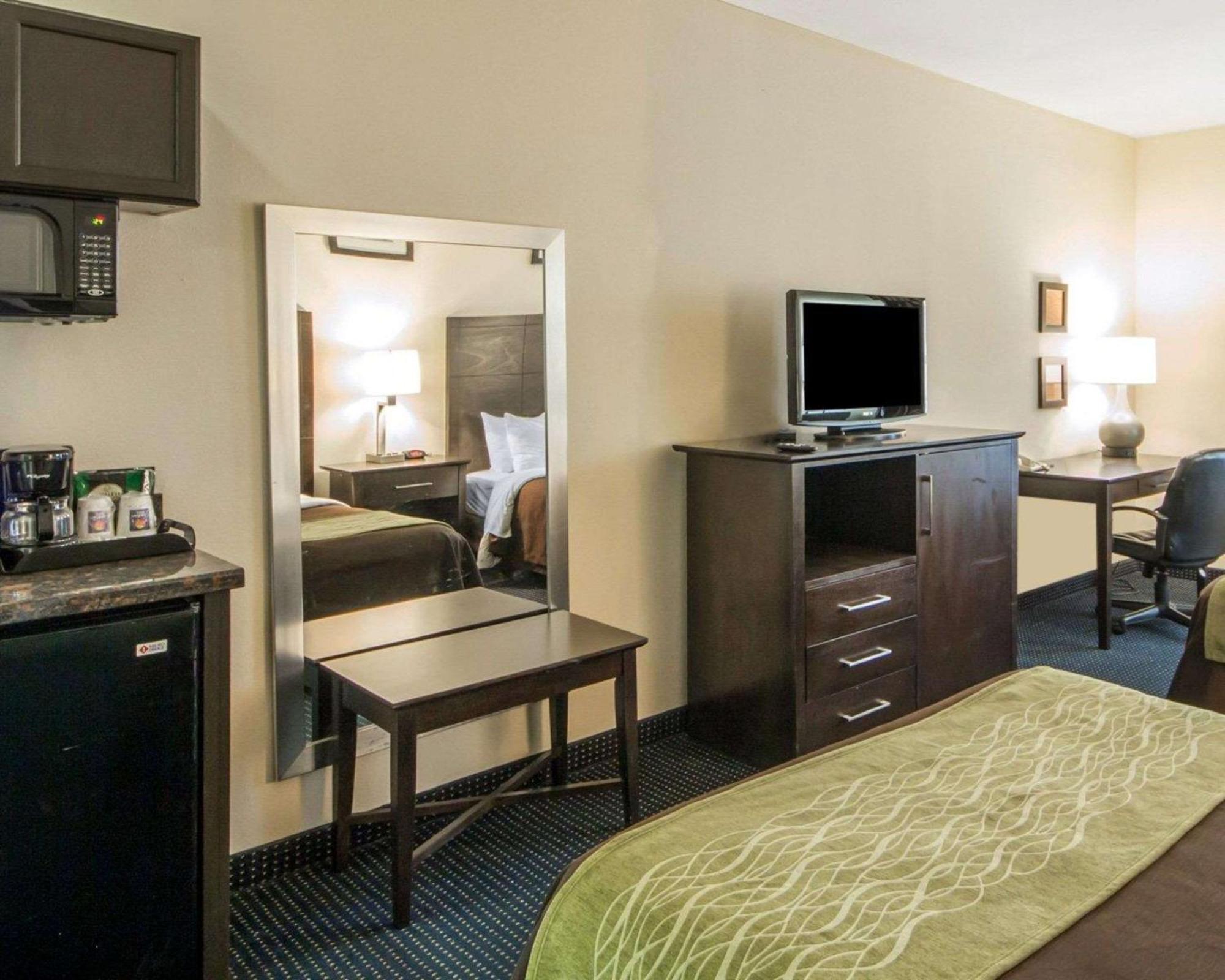 Quality Inn Tulsa-Downtown West Extérieur photo