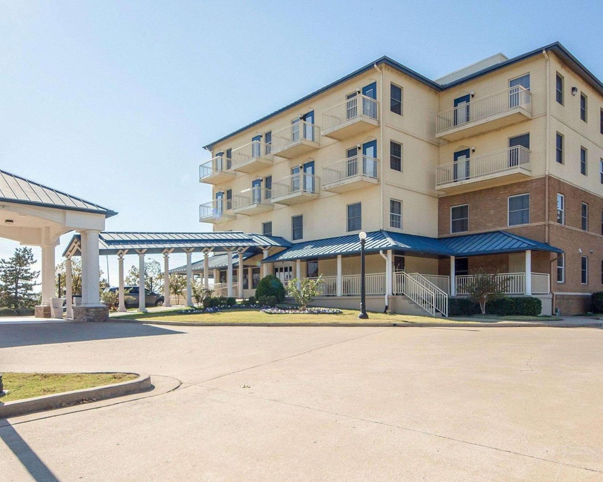 Quality Inn Tulsa-Downtown West Extérieur photo