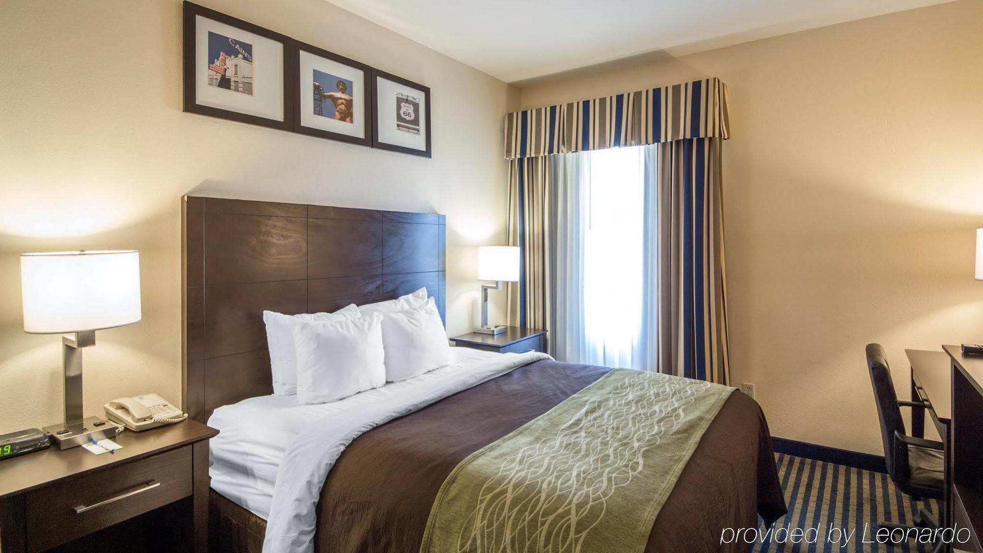 Quality Inn Tulsa-Downtown West Extérieur photo