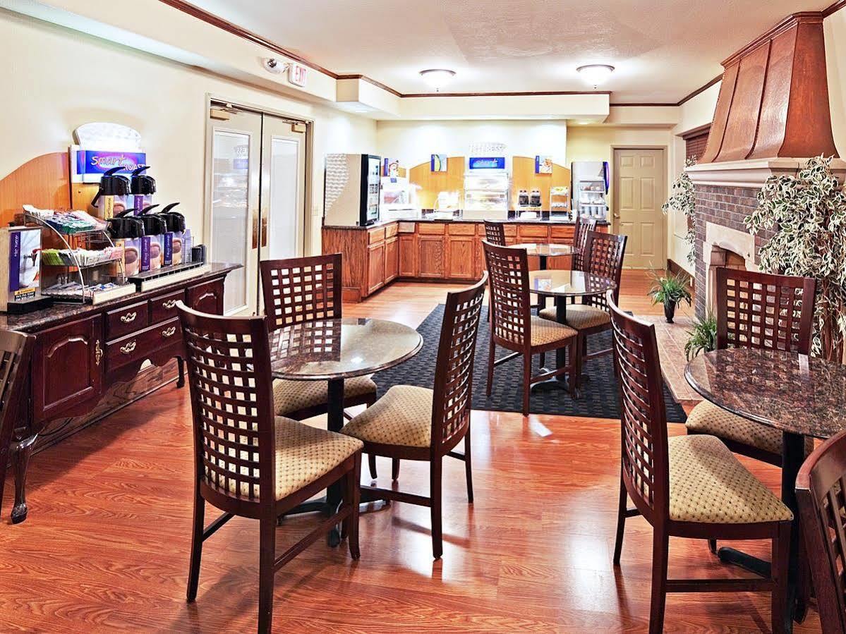 Quality Inn Tulsa-Downtown West Extérieur photo