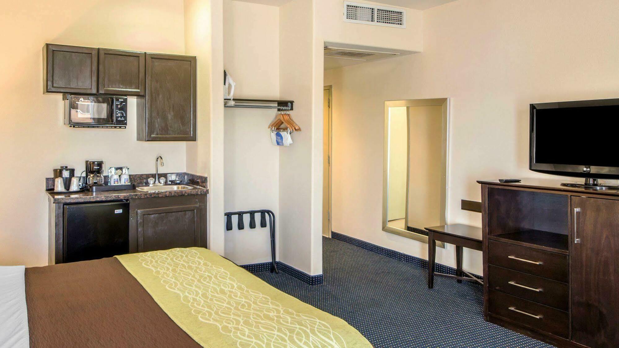 Quality Inn Tulsa-Downtown West Extérieur photo